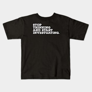 stop thinking and start investigating - grunge white Kids T-Shirt